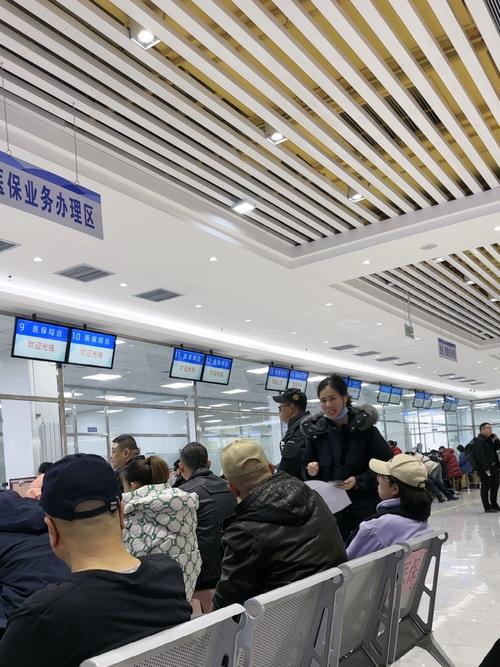 康平医生套取别人的医保卡里面的钱应该向哪个部门举报呢？手把手教你正确维权渠道